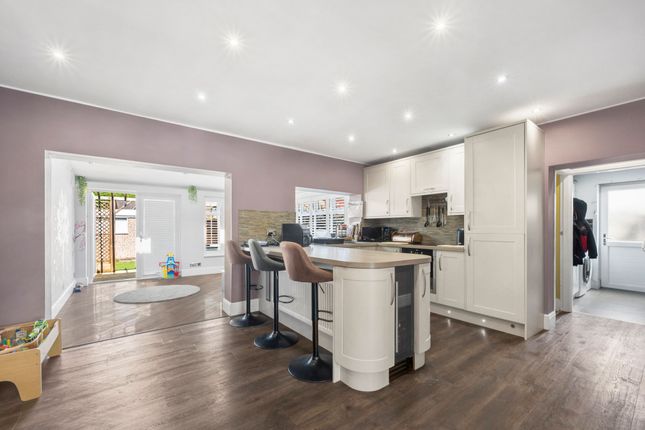 2 Ainsworth Road, St. Helens photo 3