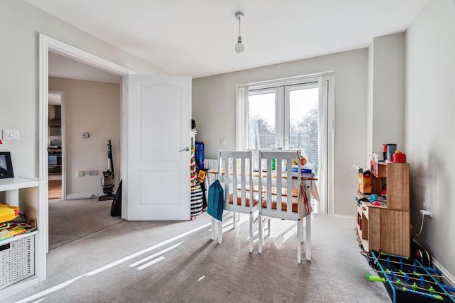 15, Guild Close, Witney photo 4