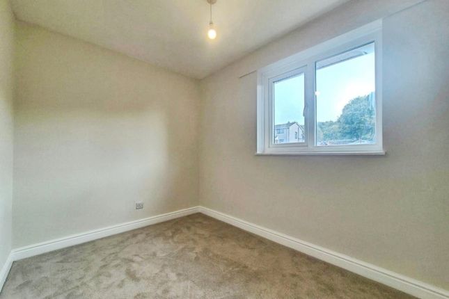 20, Garland Drive, Sheffield photo 3