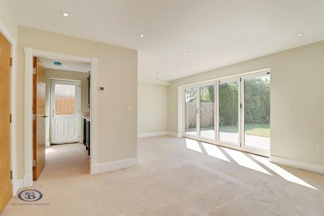 21, Chelford Road, Somerford photo 3