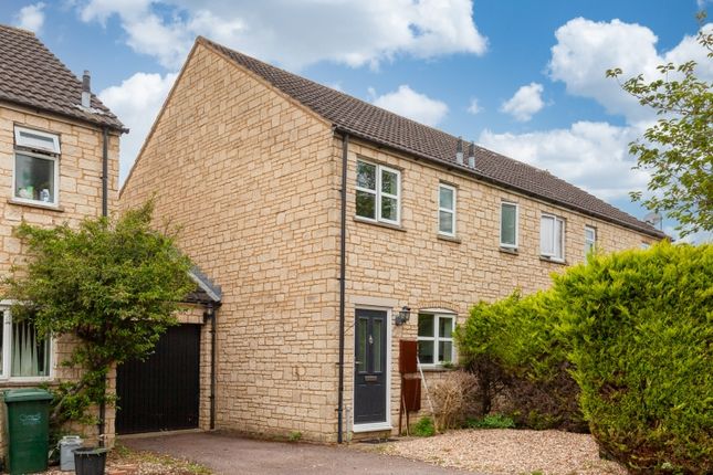 Semi-detached house to rent in Avocet Way, Bicester