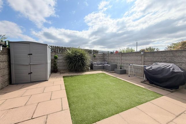 18, Kingfisher Avenue, Manchester photo 4