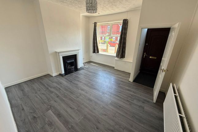 305, Dumers Lane, Manchester photo 2