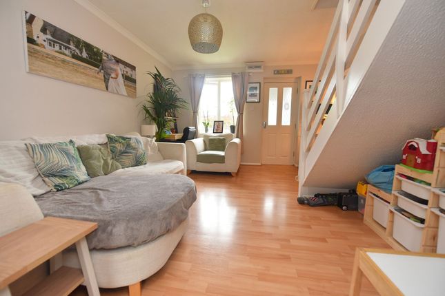 13 Swallowfield, Bedford photo 3