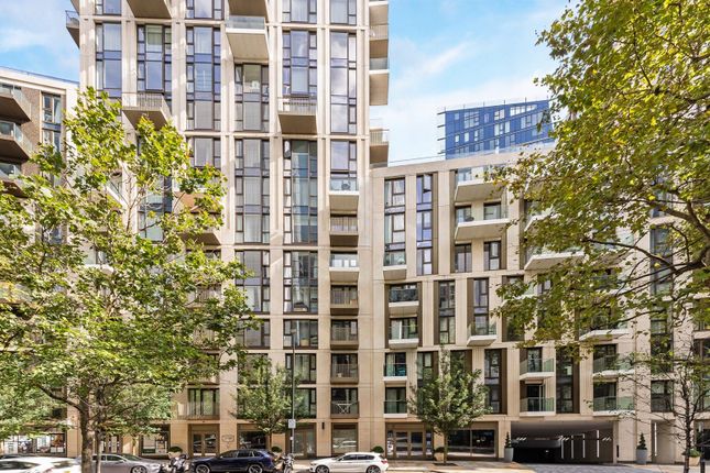 Flat for sale in Arrival Square, London