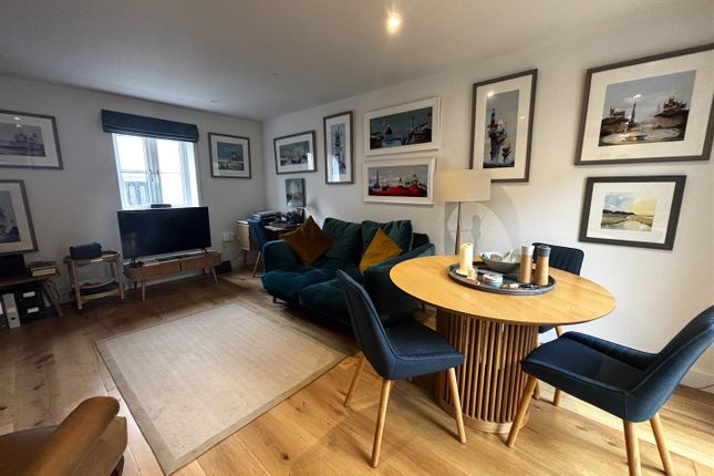 16, Applebee Way, Lyme Regis photo 4