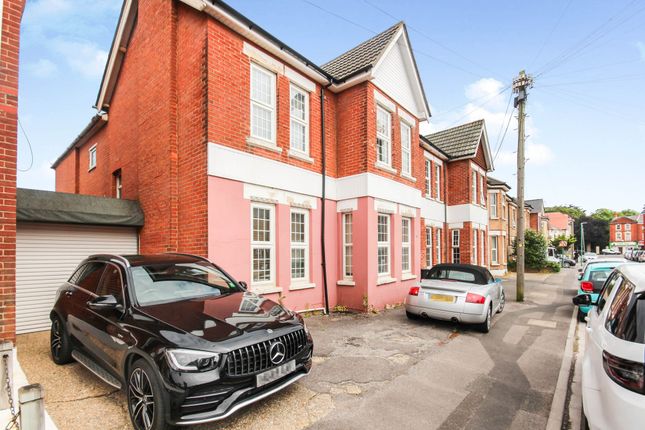 5-bed house on 20 Wolverton Road, Bournemouth, £2,500/mo