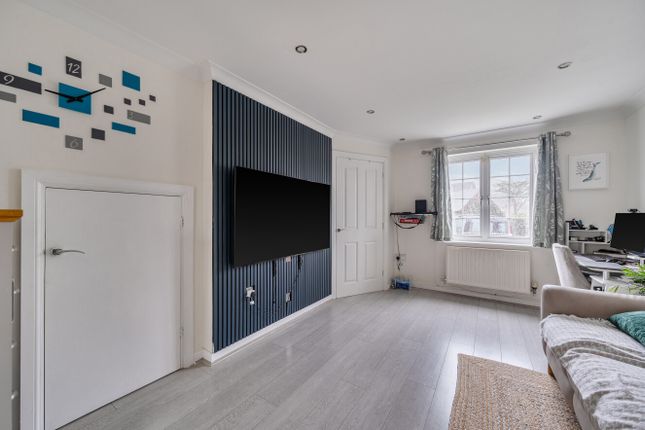 21, Jersey Drive, Wokingham photo 2