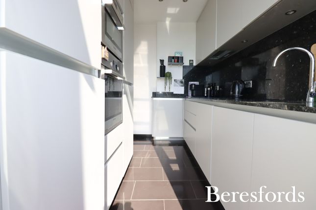 4, Grove Court, Upminster photo 2