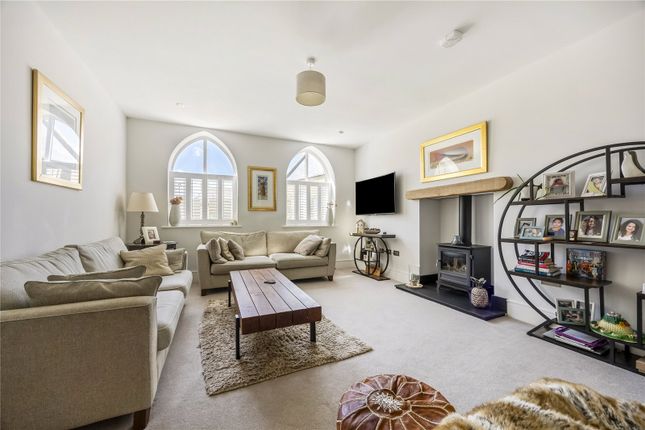 6, Barnard Crescent, Broadway photo 3
