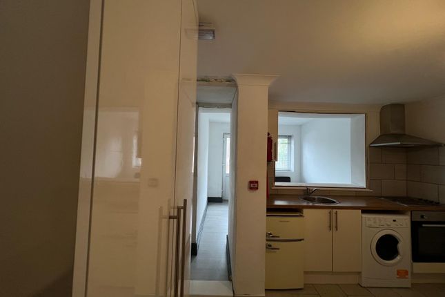 6A, Vincent Path, Northolt , London photo 5