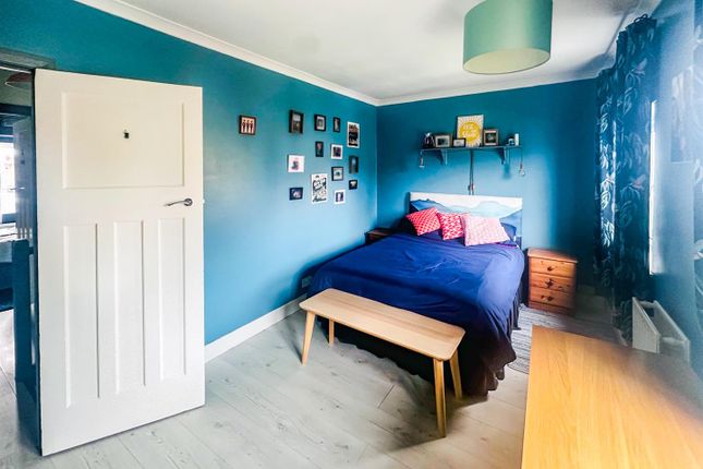 5, Highfield Grove, Corby photo 4