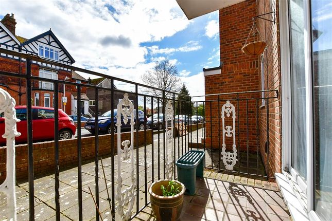 Flat for sale in Park Avenue, Dover, Kent