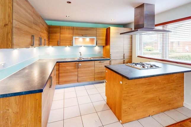23, Delrogue Road, Crawley photo 5