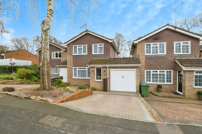 Link-detached house for sale in Balmoral Close, Southampton
