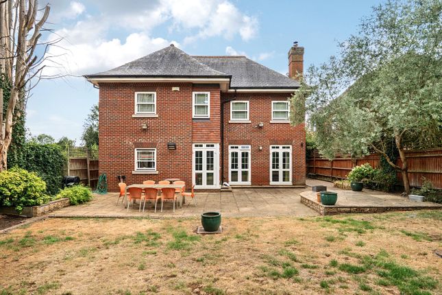 3, Charlotte Court, Esher photo 3