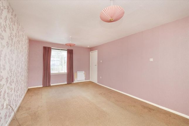 69 Deanburn, Penicuik photo 3