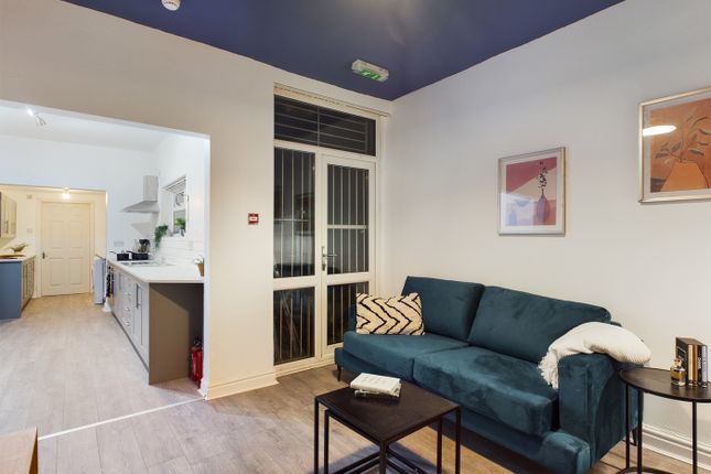 A Spacious And Stylish Modern Living Room Perfect ...