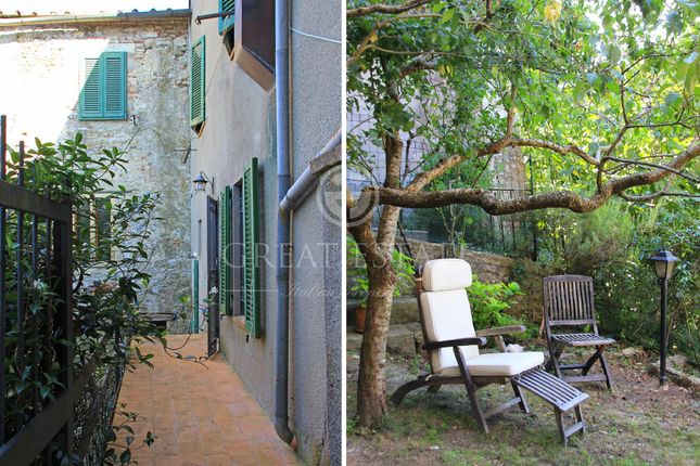 Duplex for sale in San Casciano Dei Bagni, Siena, Tuscany