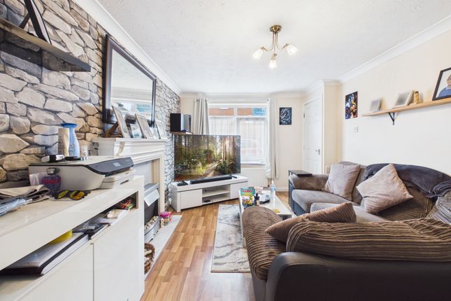 27 James Niven Court, Hull photo 2