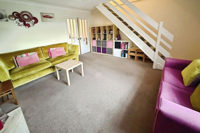 4 Evesham Rise, Dudley photo 3