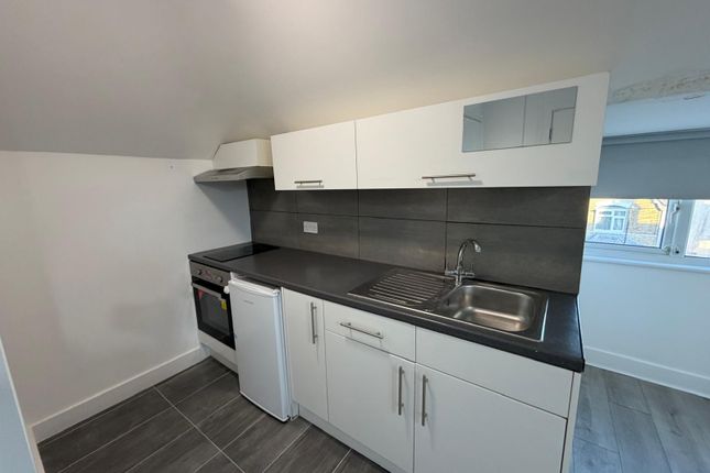 Flat 4, Hibernia Road, Hounslow, London photo 5