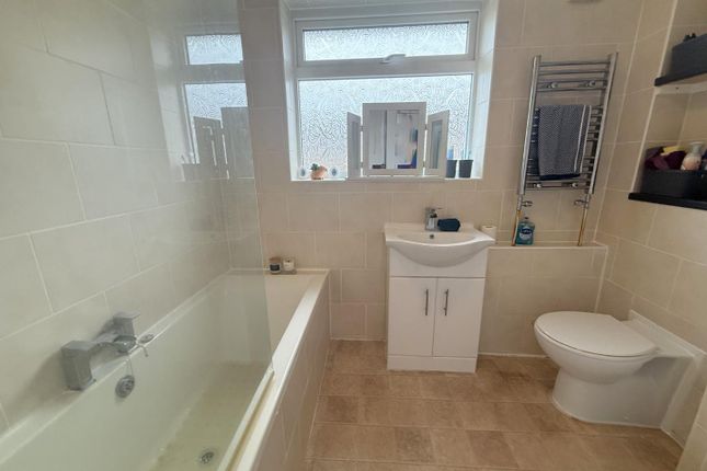 203, Frobisher Road, Rugby photo 4