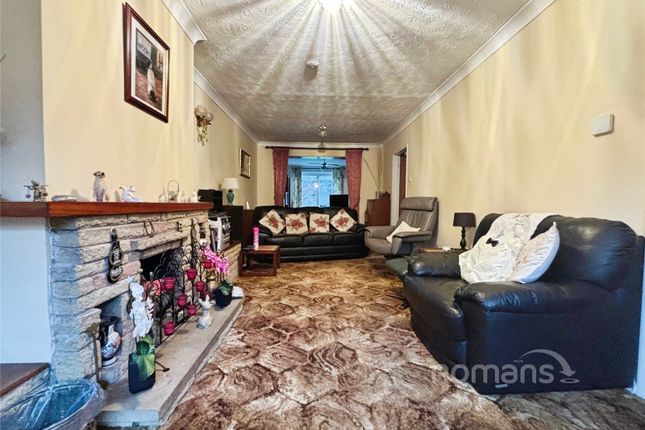 28, Lawford Crescent, Hampshire photo 2