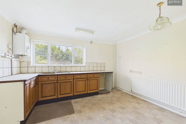 12, The Queens Drive, Rickmansworth photo 2
