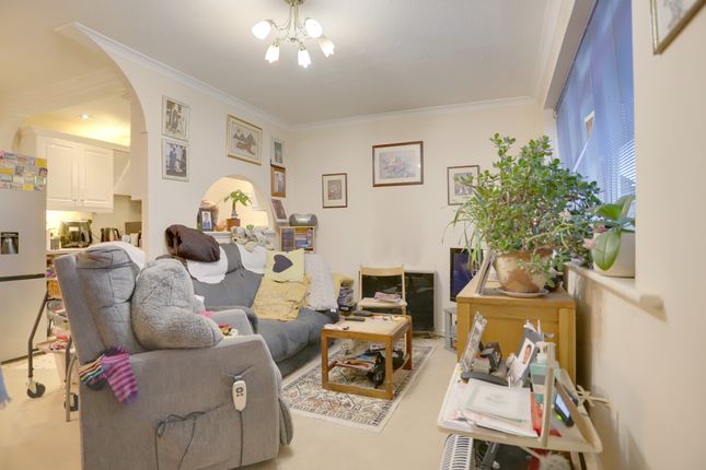 90, Mahon Close, Enfield photo 2