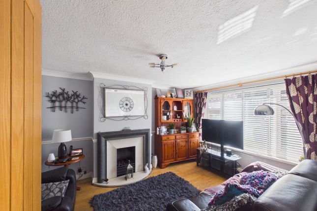 75 Highfield Close, Sutton-On-Hull, East Riding of Yorkshire photo 3
