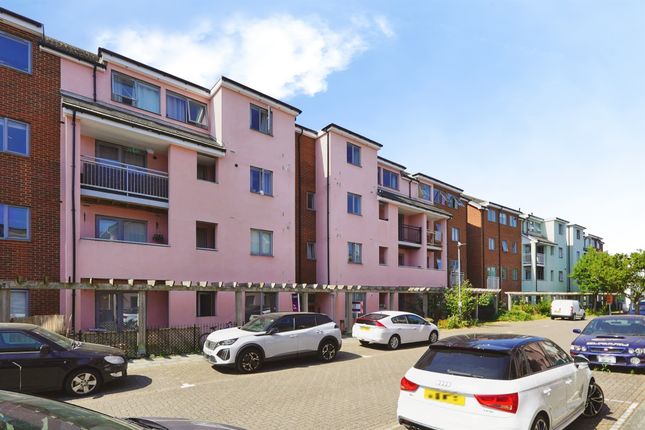 2-bed flat on 93, Drummond Grove, Ashford, £100,000