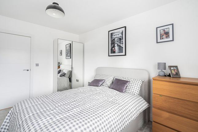 2, Simpson Drive, Heyford Park photo 4
