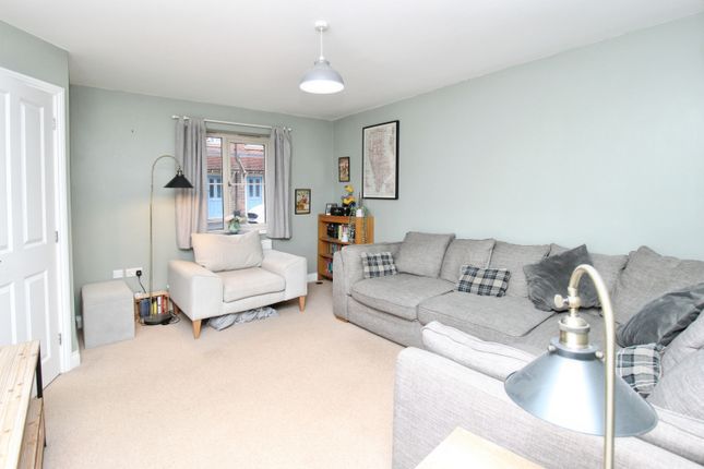 14, Bowthorpe Close, Lincoln photo 3