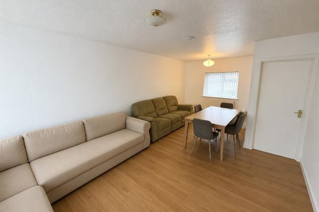 42, Birch Hall Lane, Manchester photo 3