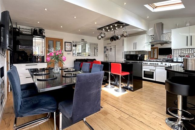 6 Tideswell Close, Cheadle photo 2