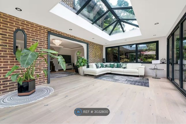 Framlingham Crescent, London photo 4