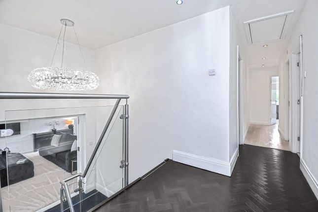 1 Woodstock Drive Landing (2).Jpg