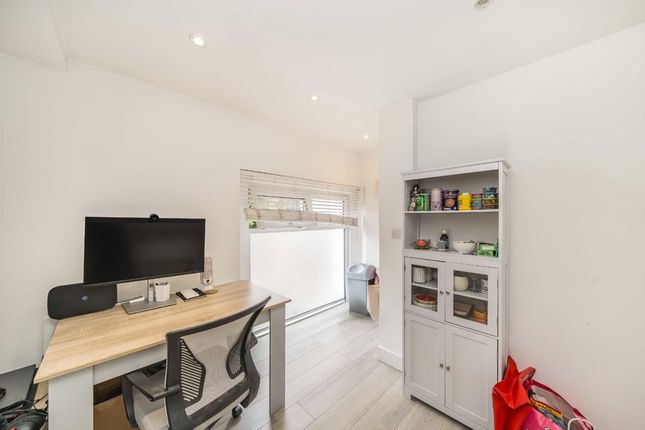 Flat 1, 262, Regents Park Road, London photo 4