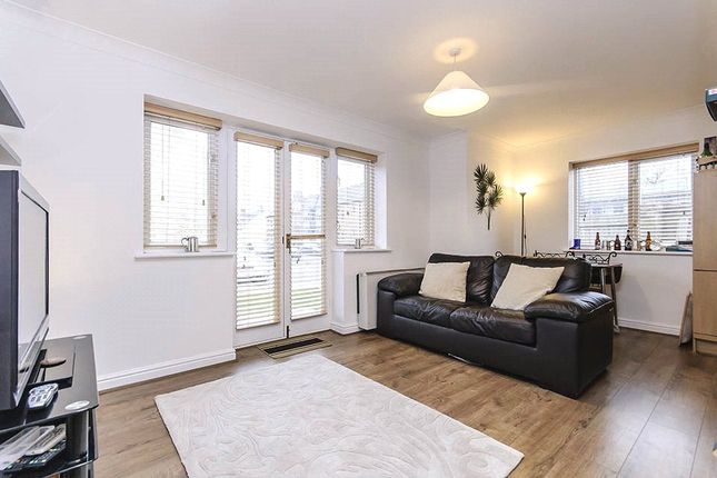 2 Elizabeth Court, Beaumont Road, Berkshire photo 5