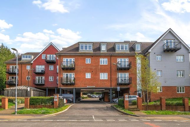 Thumbnail Flat to rent in Crowthorne Road, Bracknell