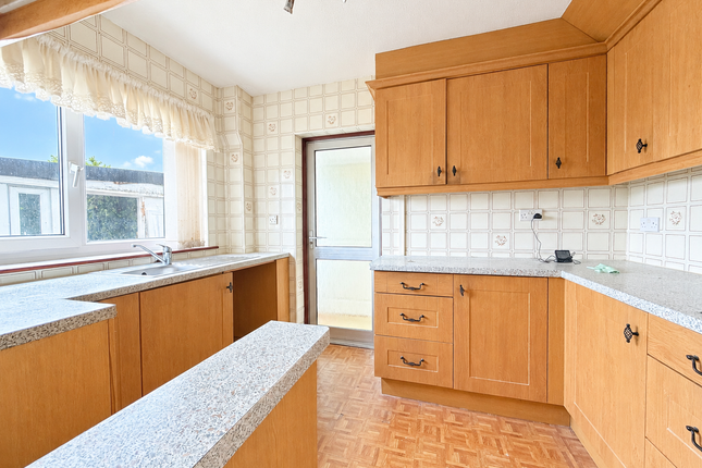 7 Brookside Close, Pontypridd photo 3