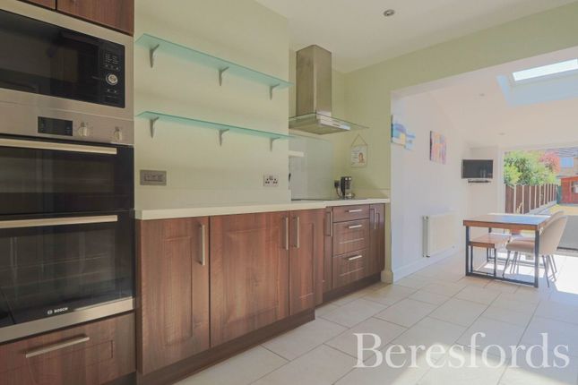 26, Baddow Hall Crescent, Chelmsford photo 4