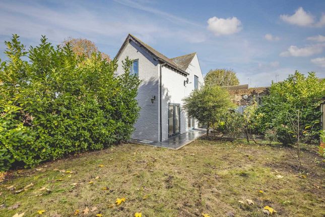 2, Holmlea Road, Datchet photo 2