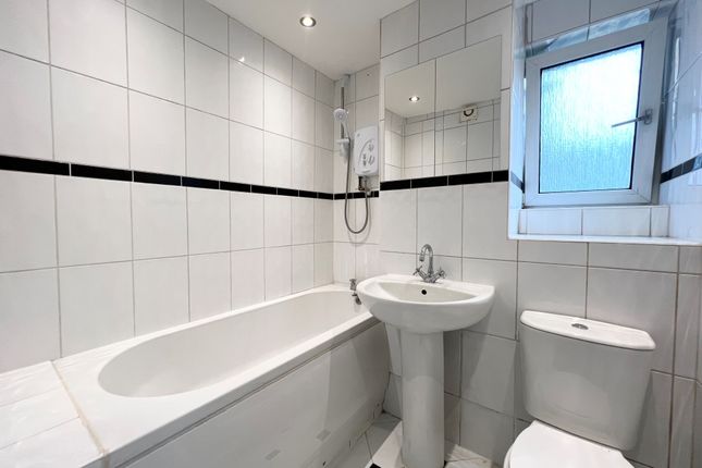 Flat to rent in Poplars House, The Drive, Walthamstow