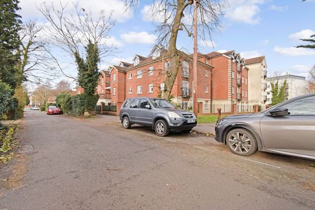 1 bed flat for sale in Greenwood Court, Epsom KT18
