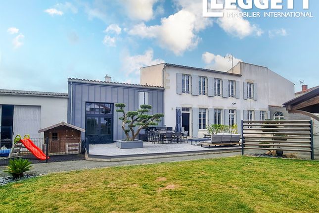 Thumbnail Villa for sale in Marans, Charente-Maritime, Nouvelle-Aquitaine