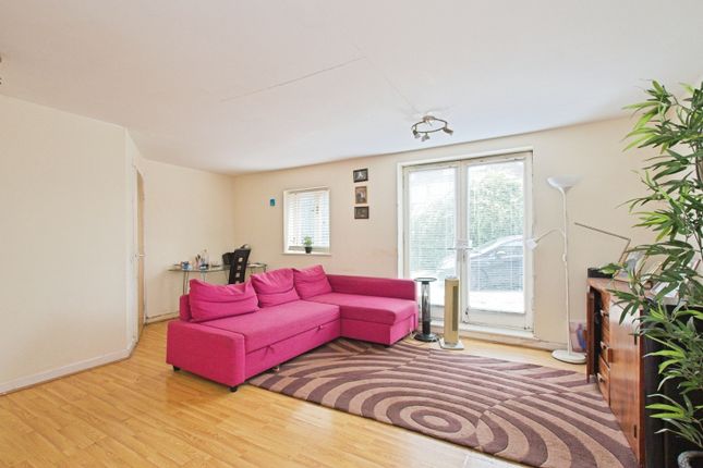 Flat 13, Abel House, Plumstead Road, London photo 2