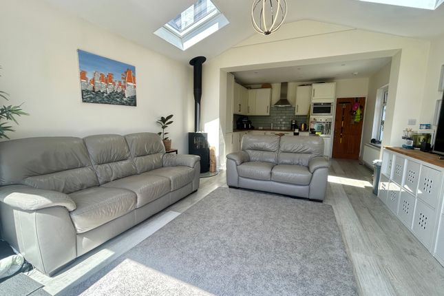 37, Third Avenue, Havant photo 3