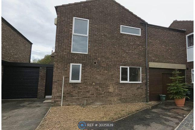 Dresden Close, Corby photo 2